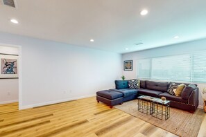 Fernseher, Bücher, Stereoanlage