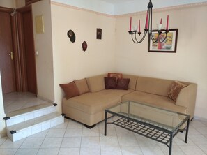 Fireplace - Spacious two room apartment with patio, 5 min walk from the beach (Skala Fourkas)
