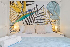 4 sovrum, skrivbord, strykjärn/strykbräda och resesäng