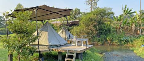 Signature Tent | Free WiFi, bed sheets