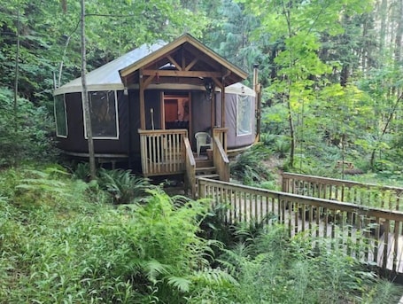 Outdoor spa tub. Relaxing FallCreek Vacation Yurt