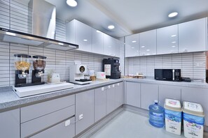 Egyptian cotton sheets, premium bedding, down comforters, desk - Hotel Rubato Ulsan Jung-gu Haksung (Ulsan)