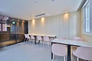 Egyptian cotton sheets, premium bedding, down duvets, desk - Hotel Rubato Ulsan Jung-gu Haksung (Ulsan)