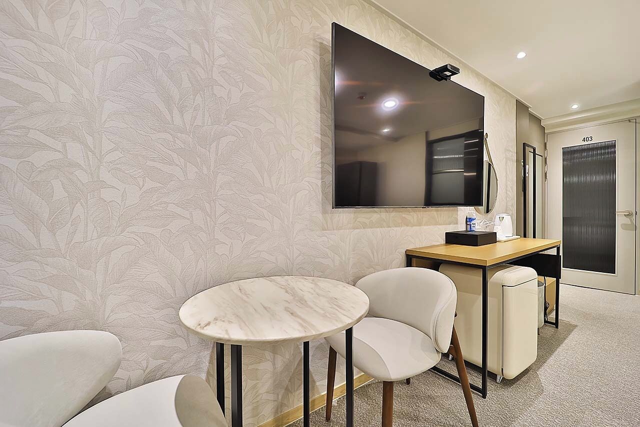 豪華雙床房 | 埃及棉床單、高級寢具、羽絨被、書桌