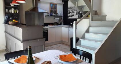 Maison de PĂȘcheur***  Vue sur mer , 300 m de la plage, proche pointe du Raz