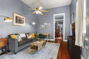 TV - POOL! 2bd shotgun w/ incredible outdoor space! (New Orleans)