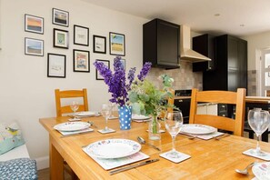Dining - 3bd Family Beach Retreat in West Wittering (West Wittering)
