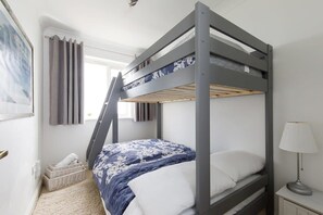 3 bedrooms, iron/ironing board, WiFi, bed sheets - Wonderful Seafront Home - Panoramic Ocean Views (Selsey)