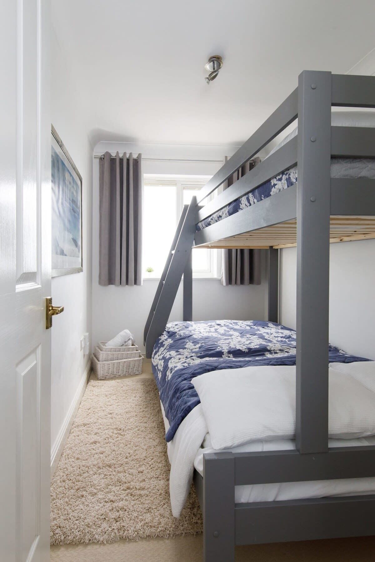 3 slaapkamers, een strijkplank/strijkijzer, wifi, beddengoed