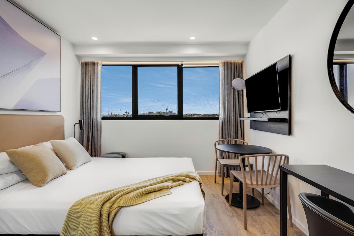 Desk, laptop workspace, iron/ironing board, free WiFi