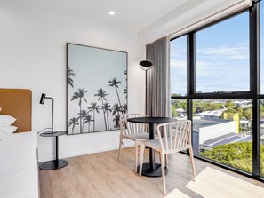 Executive King Studio | Desk, laptop workspace, iron/ironing board, free WiFi - Rambla @ South City SQ (Woolloongabba)