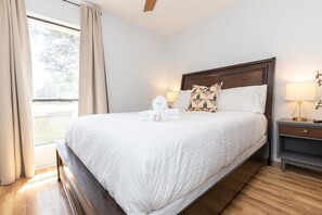 3 slaapkamers, een bureau, een strijkplank/strijkijzer, wifi