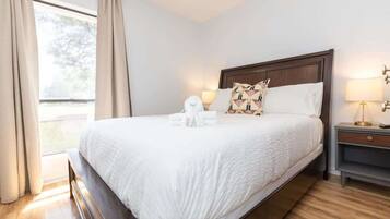 3 slaapkamers, een bureau, een strijkplank/strijkijzer, wifi