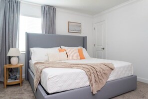 5 chambres, fer et planche à repasser, lit de bébé portatif, Wi-Fi