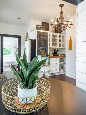 Interior - Pet Friendly-Fast Wi-Fi-High End Amenities-Cozy and Modern-Close to WSU (Pullman)