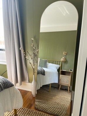 2 bedrooms, desk, free WiFi, bed sheets