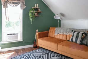 Smart TV, books, stereo - Pet Friendly-Fast Wi-Fi-High End Amenities-Cozy and Modern-Close to WSU (Pullman)