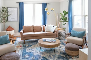 Smart TV, books, stereo