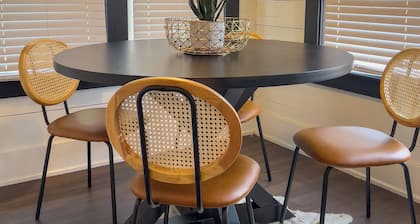 Pet Friendly-Fast Wi-Fi-High End Amenities-Cozy and Modern-Close to WSU