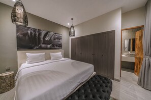 3 bedrooms, in-room safe, desk, iron/ironing board - Villa Batik - Stylish 3BR Villa (Seminyak)