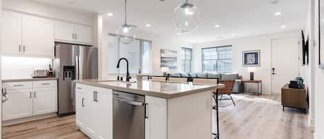 Fridge, microwave, stovetop, dishwasher