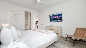 2 Schlafzimmer, Schreibtisch, Bügeleisen/Bügelbrett, Reisekinderbett