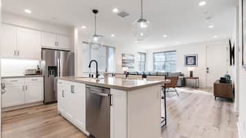 Fridge, microwave, stovetop, dishwasher