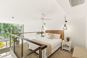 1 bedroom, iron/ironing board, travel cot, free WiFi - Hotel Drift 3205- Beachfront Accomodation with Pool Views & Private Balcony (Palm Cove)