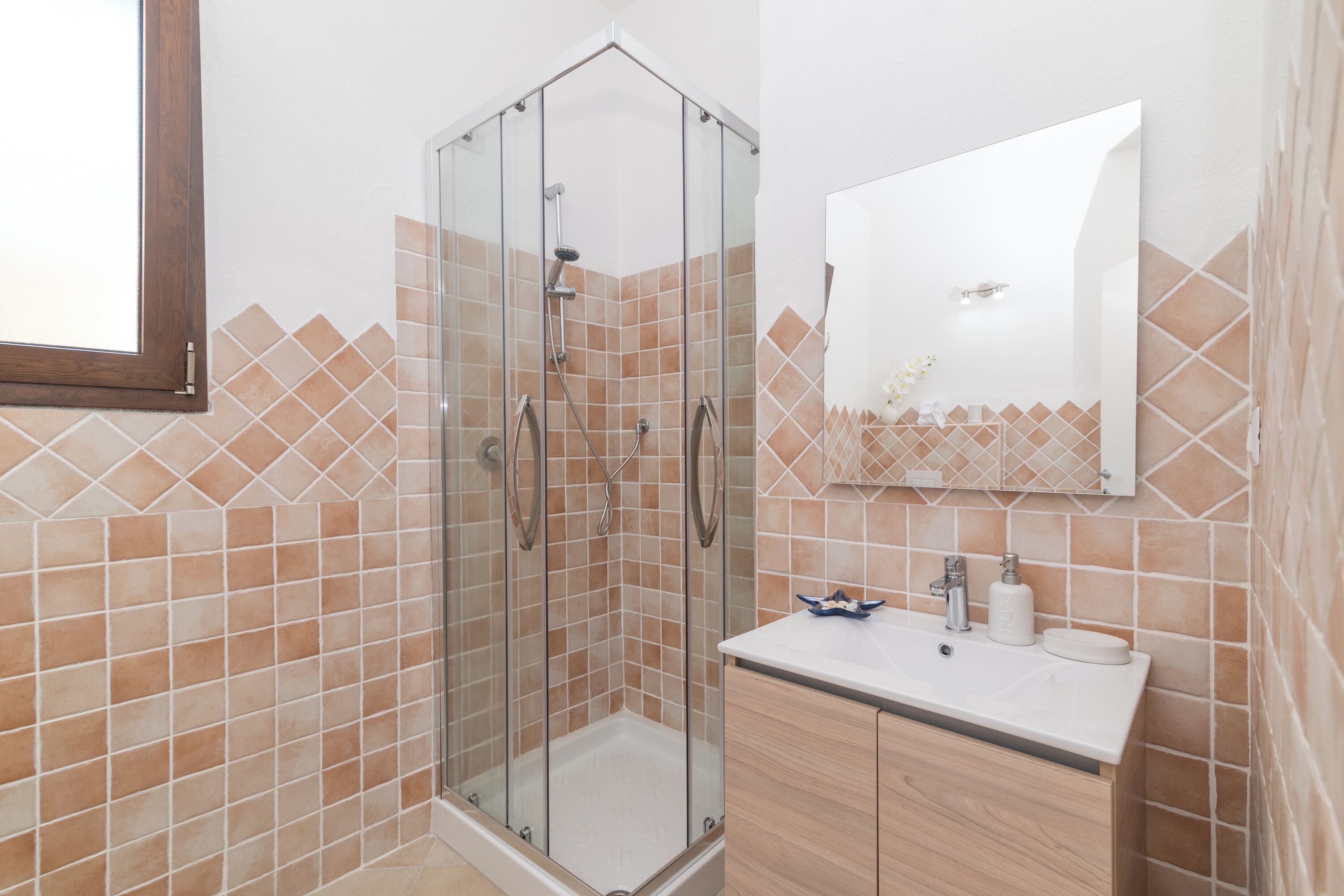 Family Apartment, Multiple Bedrooms (Appartamento Rosmarino In The City) | Bathroom