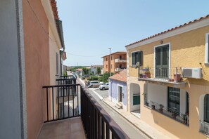 Family Apartment, 2 Bedrooms (Appartamento Rosmarino In The City) | Balcony