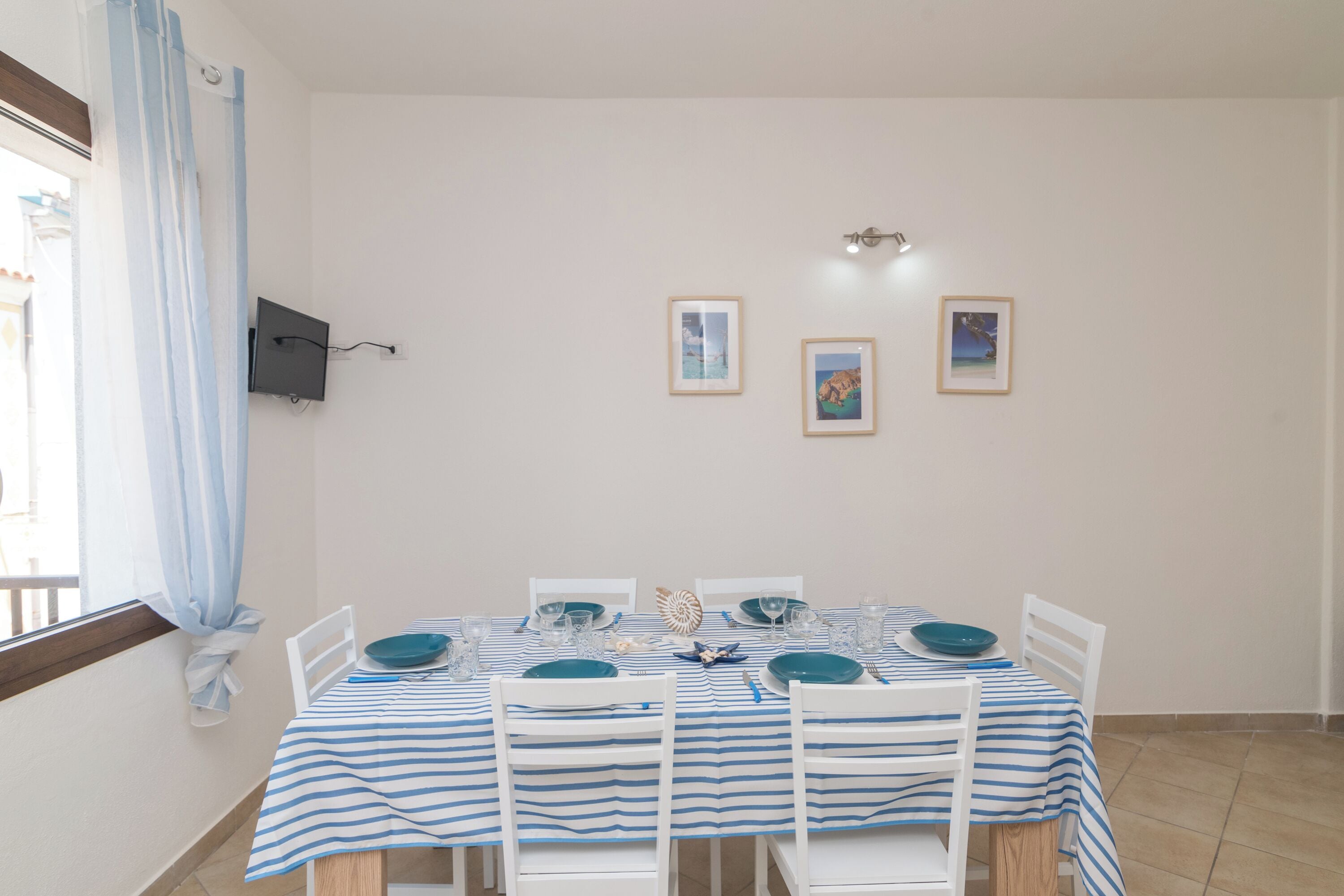 Family Apartment, Multiple Bedrooms (Appartamento Rosmarino In The City) | Dining