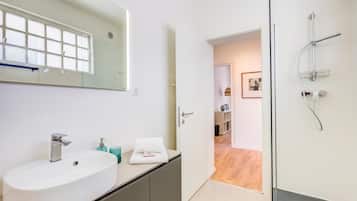 Standard Apartment, 1 Bedroom, Balcony (Modern Apartment Lugano with Balcony) | Bathroom