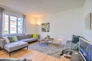 Standard Apartment, Multiple Bedrooms (Modern Apartment Lugano) | Living area | 21-inch Smart TV with cable channels - Modern Apartment Lugano (Lugano)