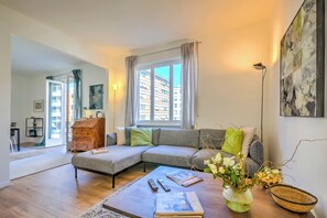 Standard Apartment, Multiple Bedrooms (Modern Apartment Lugano) | Living area | 21-inch Smart TV with cable channels - Modern Apartment Lugano (Lugano)