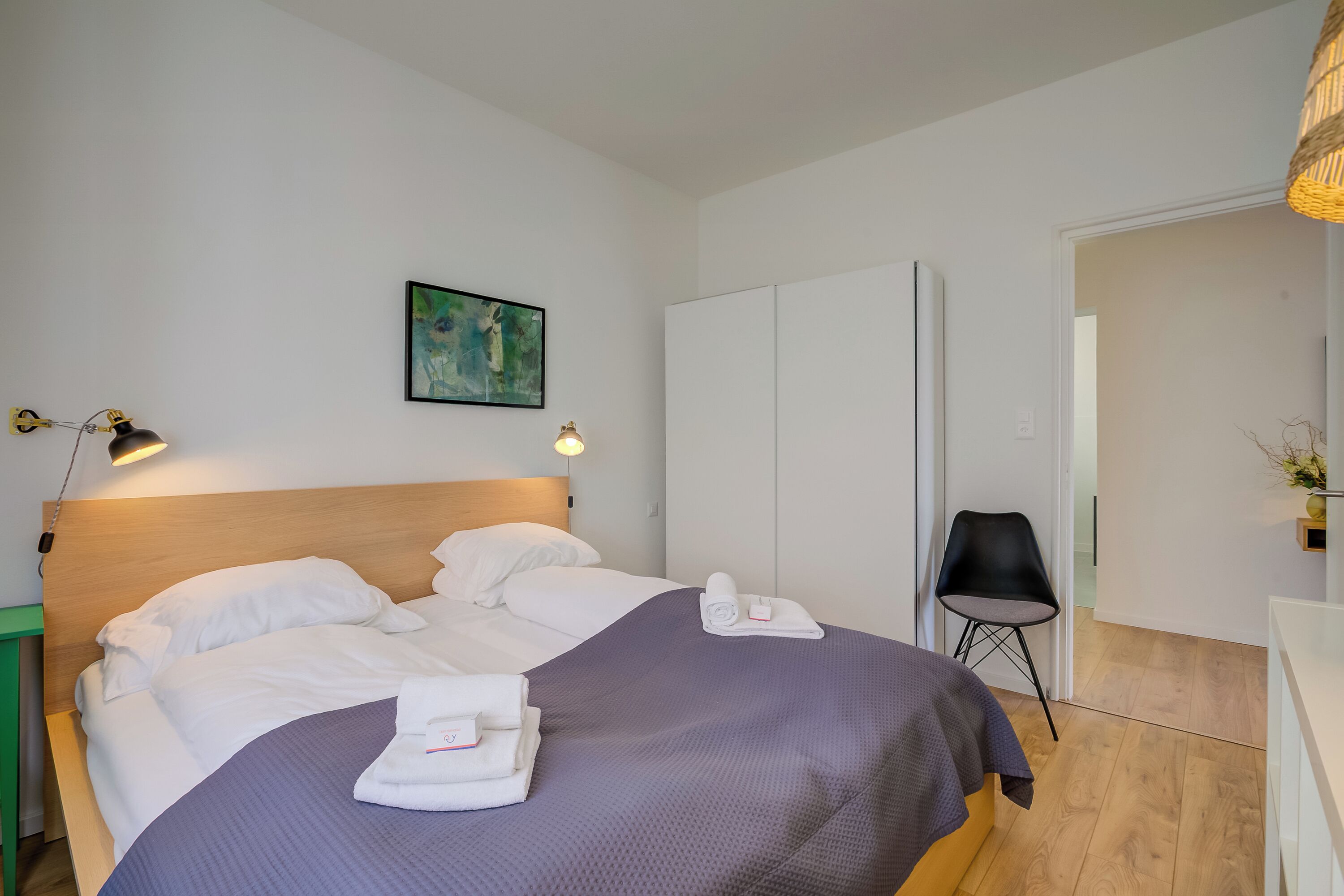 1 多间卧室、客房内保险箱、笔记本电脑工作区、免费 WiFi