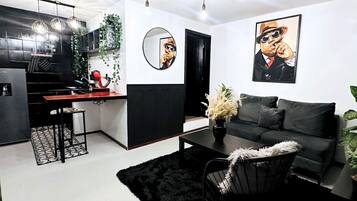 Suite estudio de diseñador | Sala de estar | Televisión LED, Netflix, Hulu y juguetes