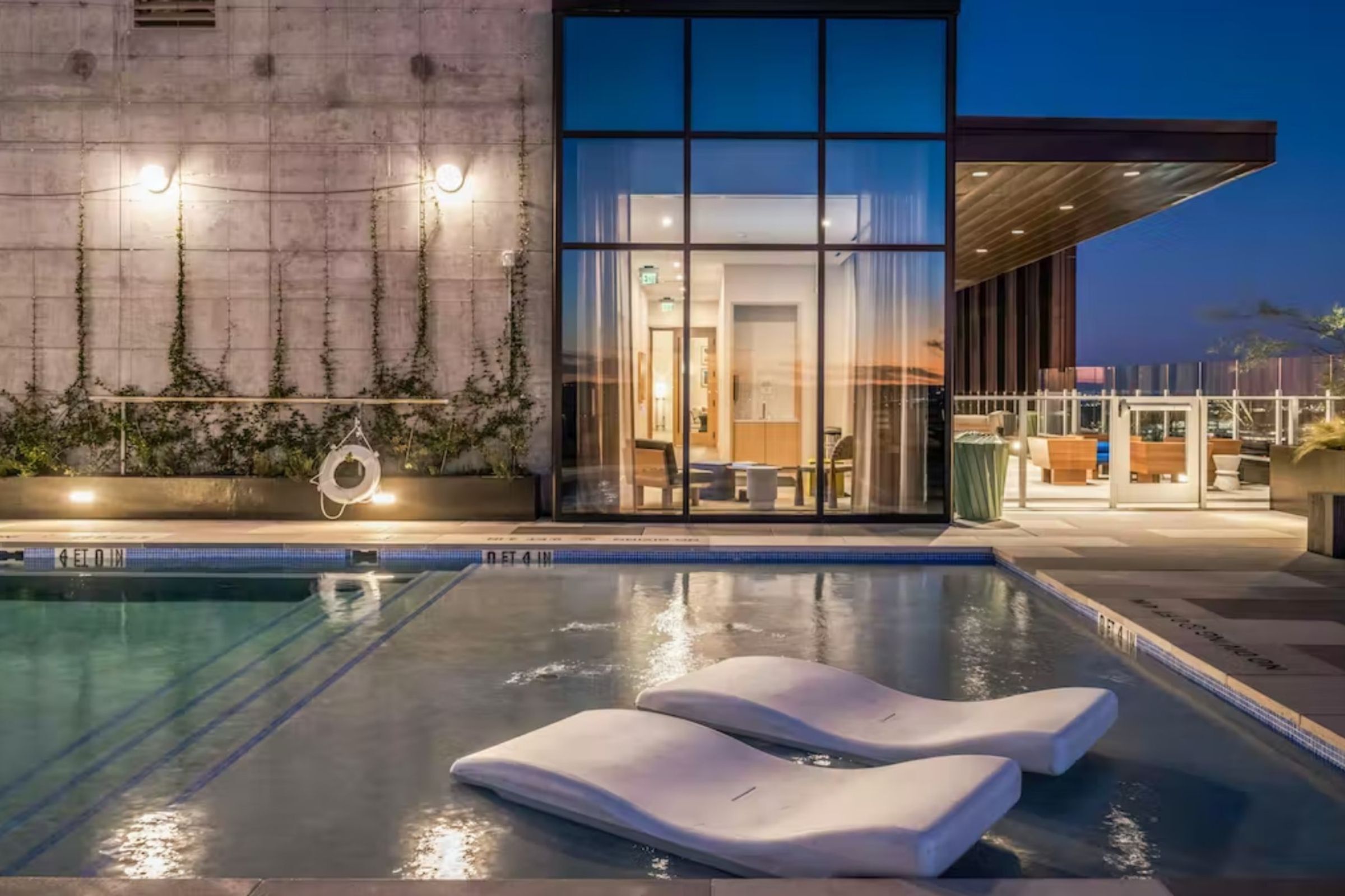 حمّام سباحة خارجي، حمّام سباحة مُدفَّأ