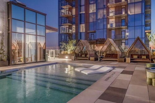 DOWNTOWN AUSTIN LUXURY CONDO
FLOOR 18 • STUDIO • 447 ft² / 41.5 m²