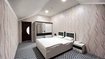 1 bedroom, desk, laptop workspace, free WiFi