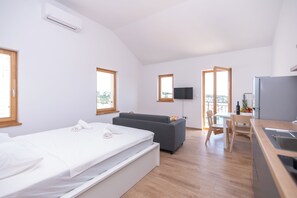 1 bedroom, desk, soundproofing, iron/ironing board - Brand new apt W balcony & perfect Seaview @ center (Hvar)