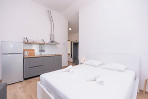 1 chambre, bureau, fer et planche à repasser, Wi-Fi