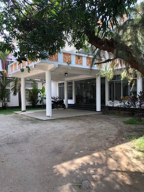 Fachada de la propiedad