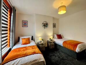 4 chambres, bureau, fer et planche à repasser, accès au Wi-Fi (inclus)