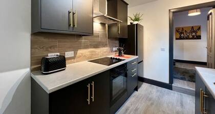 Oxford House- Contractors, Family Holidays Welcome