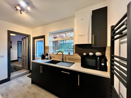 Oxford House- Contractors, Family Holidays Welcome