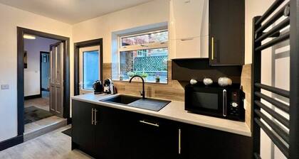 Oxford House- Contractors, Family Holidays Welcome