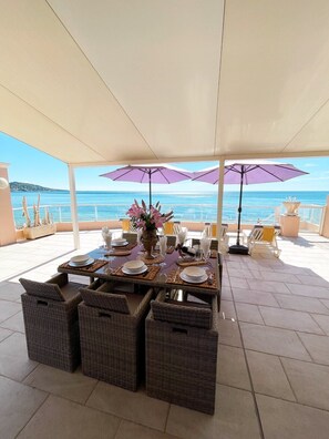 Outdoor dining - Villa sur la Plage (Sainte-Maxime)