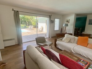 Télévision, cheminée