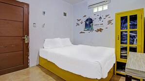 A room with a bed, a yellow cabinet, and a door. - Hotel O Kedai Cinta Guest House (West Cirebon)