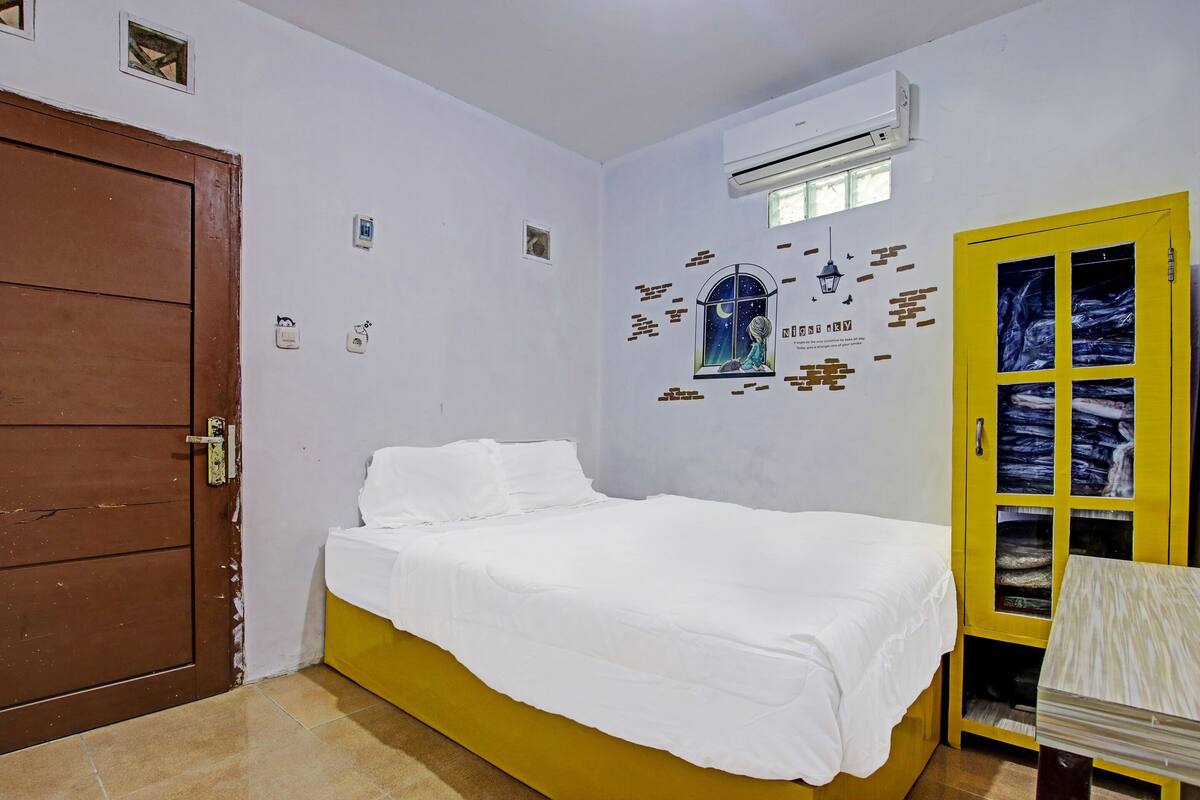 Habitación doble | Espacio para trabajar con laptop, wifi gratis y ropa de cama